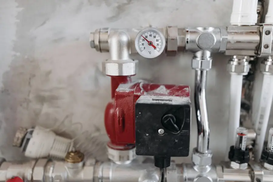 Manomètre et circulateur sur un circuit de chauffage